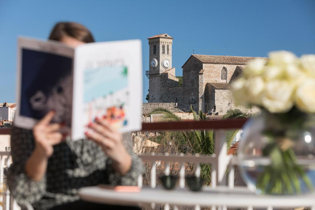 Stroll through the Suquet district in Cannes